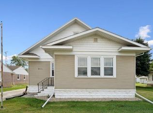 811 Parriott St, Aplington, IA 50604