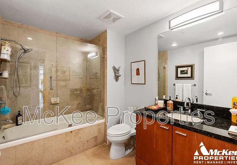 1199 Pacific Hwy #304 — Photo 23
