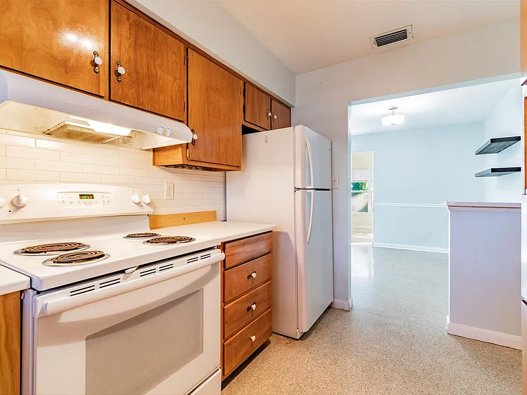 677 Oakwood Dr — Photo 21
