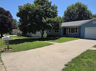 925 Reavis St, Falls City, NE 68355