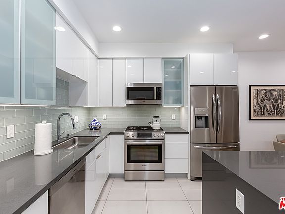 4th image of 4813 Oakwood Ave Unit 102