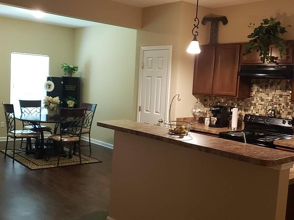 4th image of 2825 E Circle St