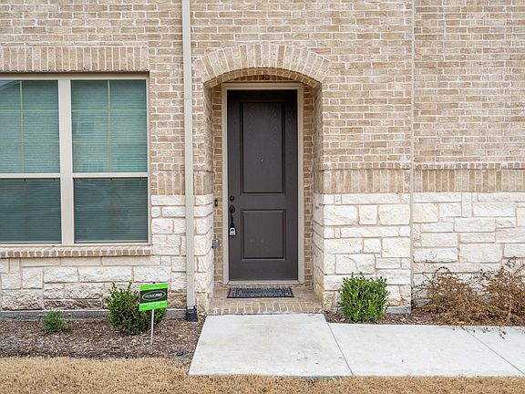 3rd image of 2714 Parkview Pl