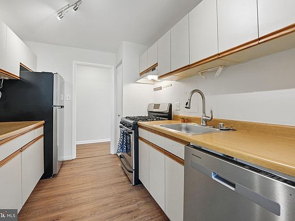3rd image of 7609 Lee Hwy APT 304