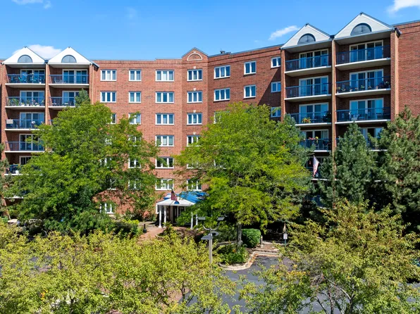 6701 N Milwaukee Ave APT 403, Niles, IL 60714