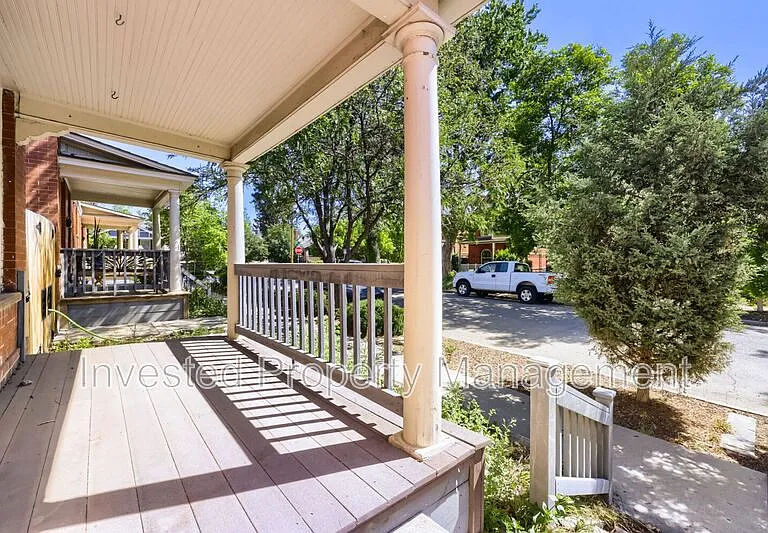3007 N Hooker St — Photo 2