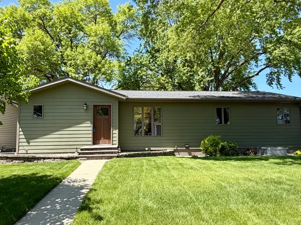 814 S Park St, Aberdeen City, SD 57401