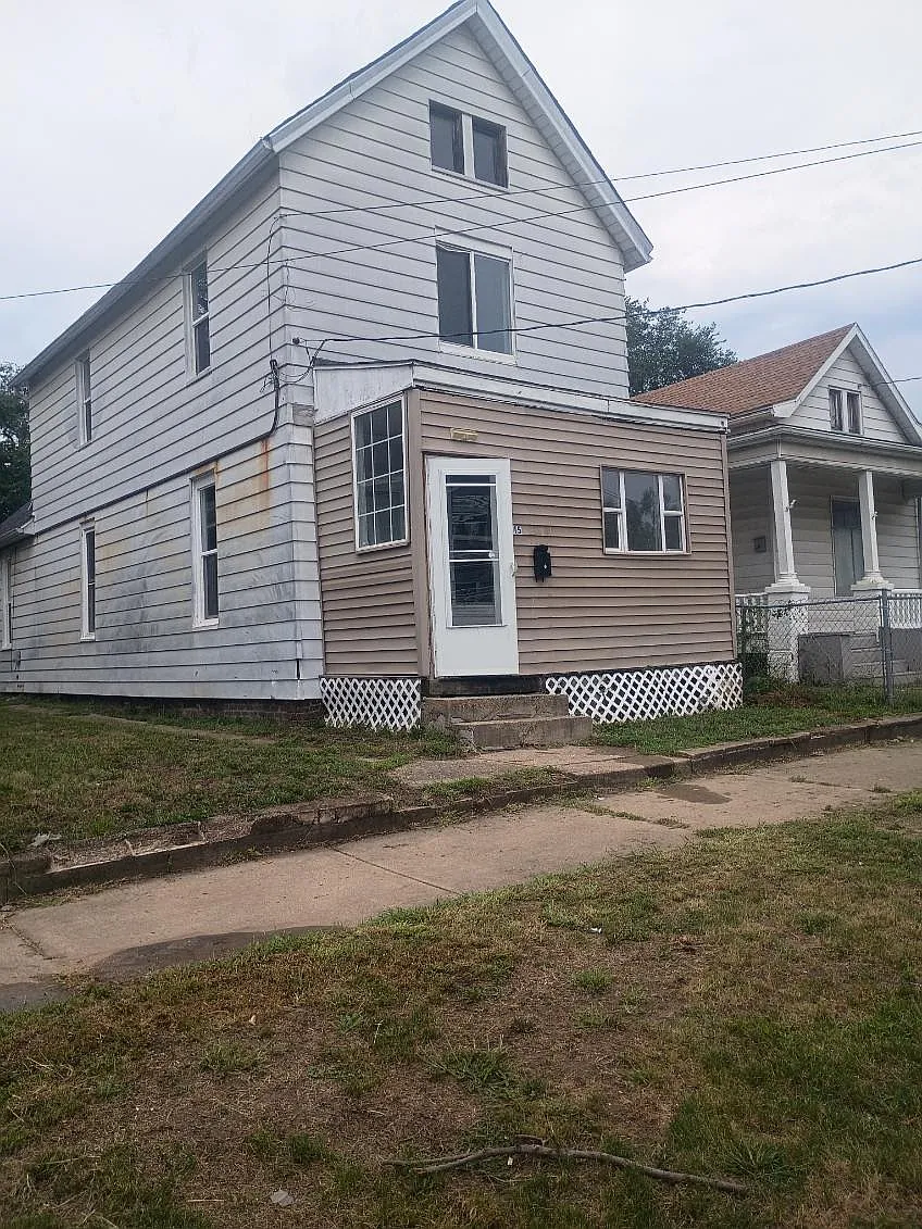 3 bed, 1296 sqft, $1,000 — Photo 1