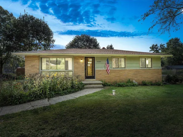 52083 Kenilworth Rd, South Bend, IN 46637