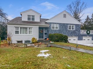 38 Beachway Way, Port Washington, NY 11050