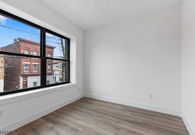 189 Dayton Ave #101 — Photo 3