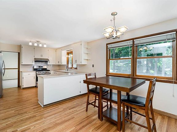 3rd image of 1323 Kirkland Dr