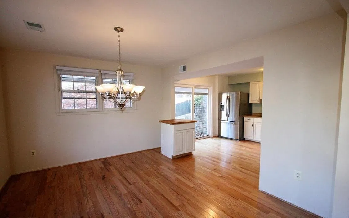 4 bed, 2.5 bath, 2200 sqft, $3,800 — Photo 2