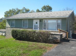 825 Highland Dr, Chambersburg, PA 17202