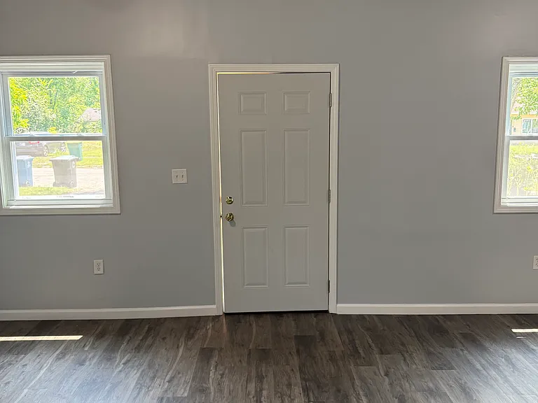 612 E 47th Pl — Photo 13