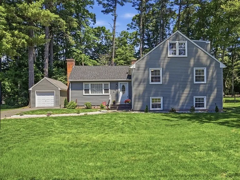 62 N Circle Dr — Photo 1