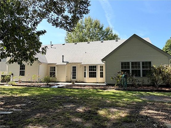 3rd image of 717 Treetop Ln