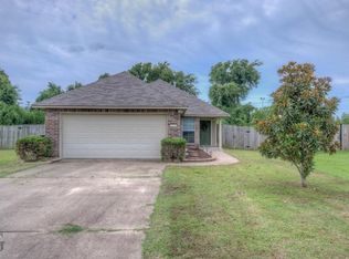 559 Whitefield Ln, Bossier City, LA 71112