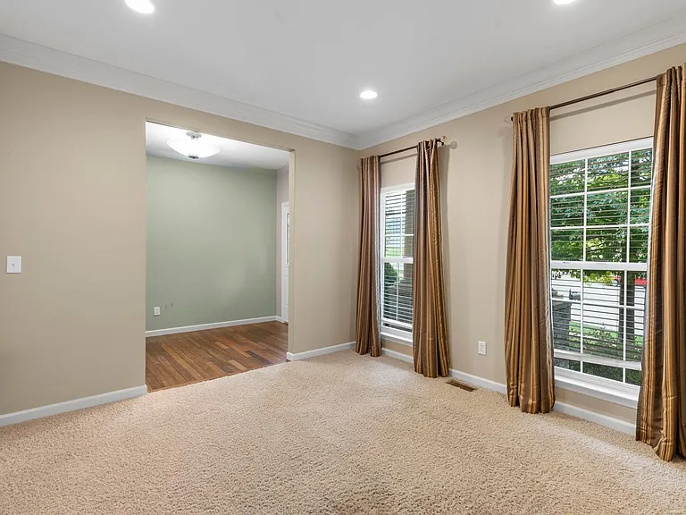 615 Derby Way Dr — Photo 10