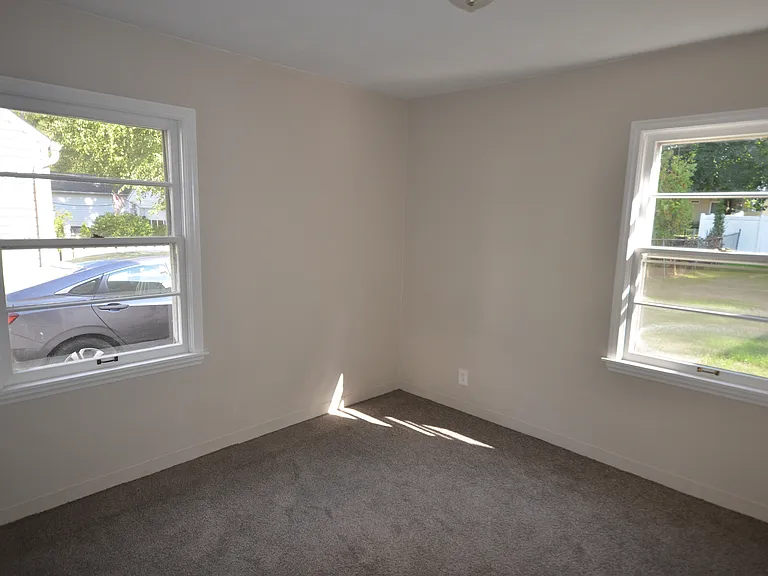 342 Jennings Ave — Photo 12