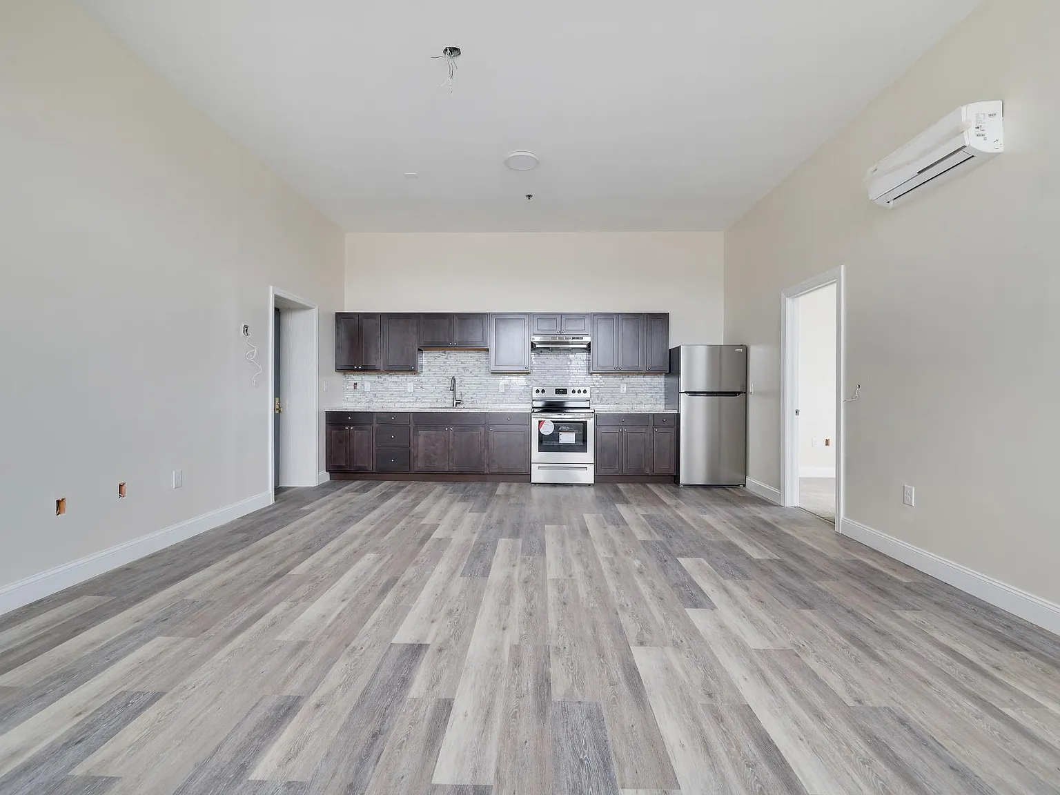 2 bed, 942 sqft, $1,550 — Photo 3