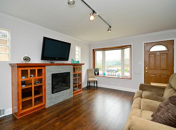 4th image of 5710 N Avondale Ave
