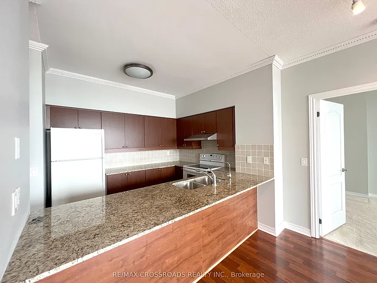15 N Park Rd #1004 — Photo 8