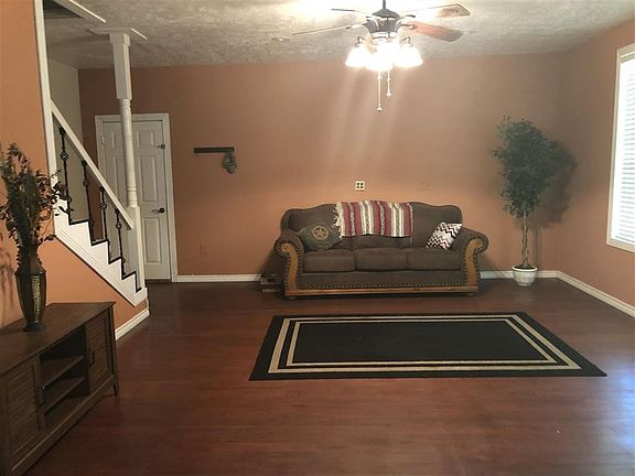 3rd image of 8075 Highway 190 W