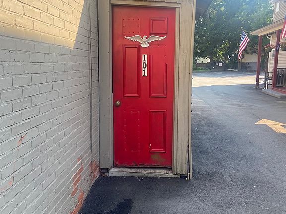 5th image of 101 Poquonock Ave