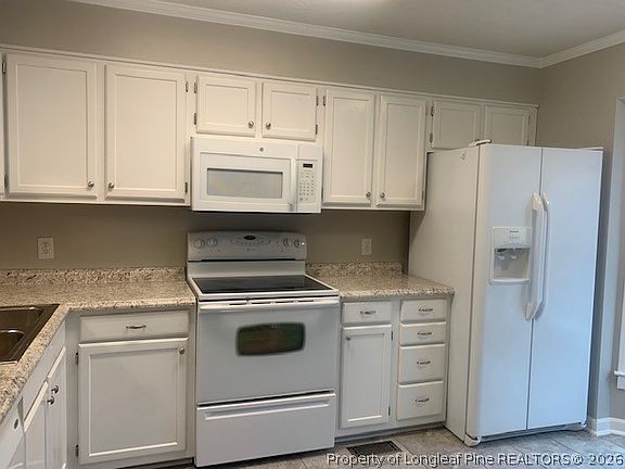 4th image of 4915 Pinedale Blvd