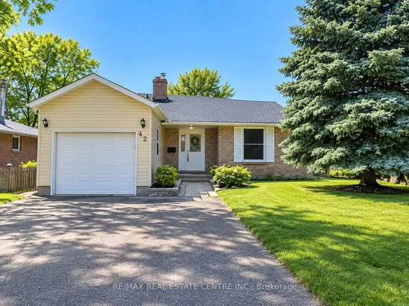 42 Southwood Ct, Kitchener, ON N2E 2H9