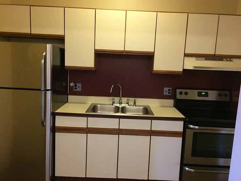 487 Hope St — Photo 1