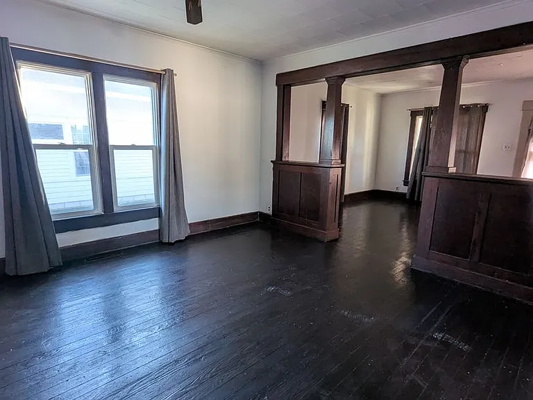 411 S Broadway St — Photo 2