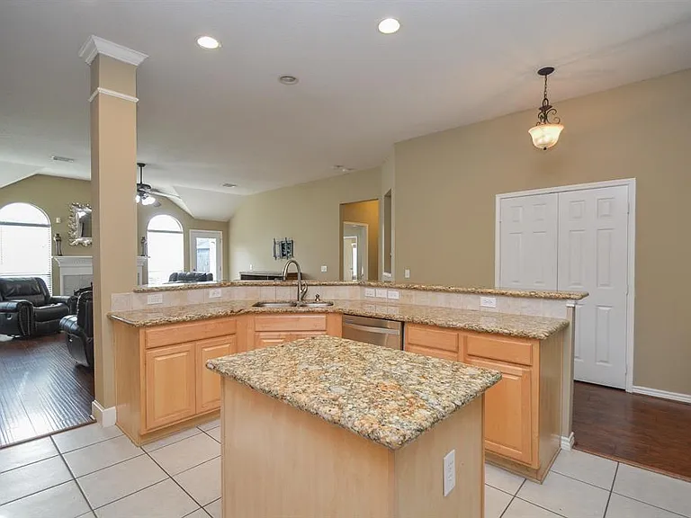 4914 Surrey Park Cir — Photo 17