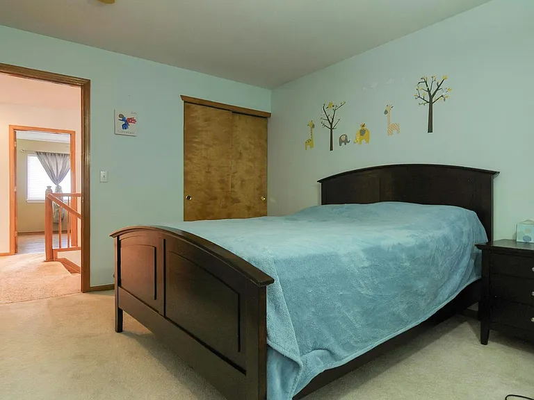 16279 Hedgeway Dr — Photo 16
