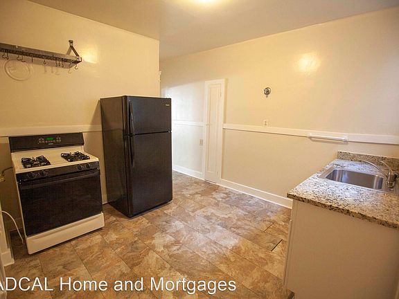5th image of 2641 Franklin St APT 2