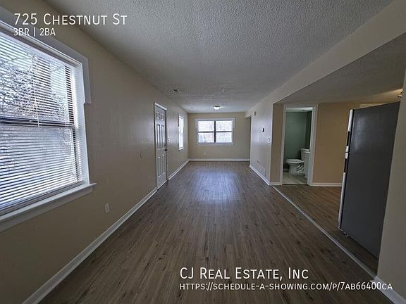 3rd image of 725 Chestnut St