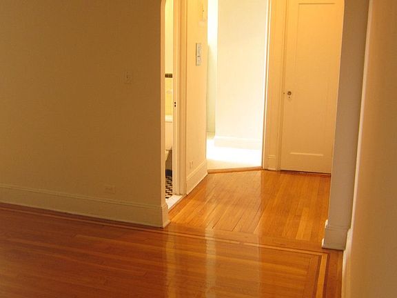 4th image of 2816 34th St #4C