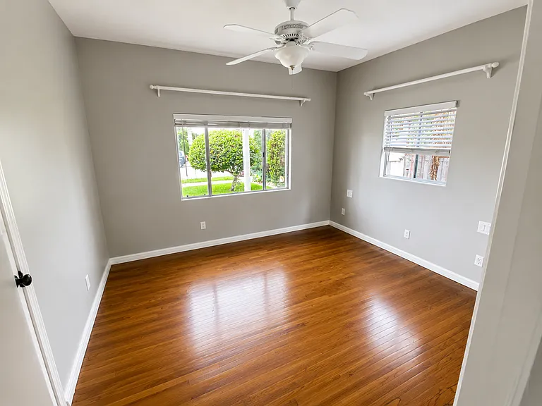 4557 Edgeware Rd — Photo 8