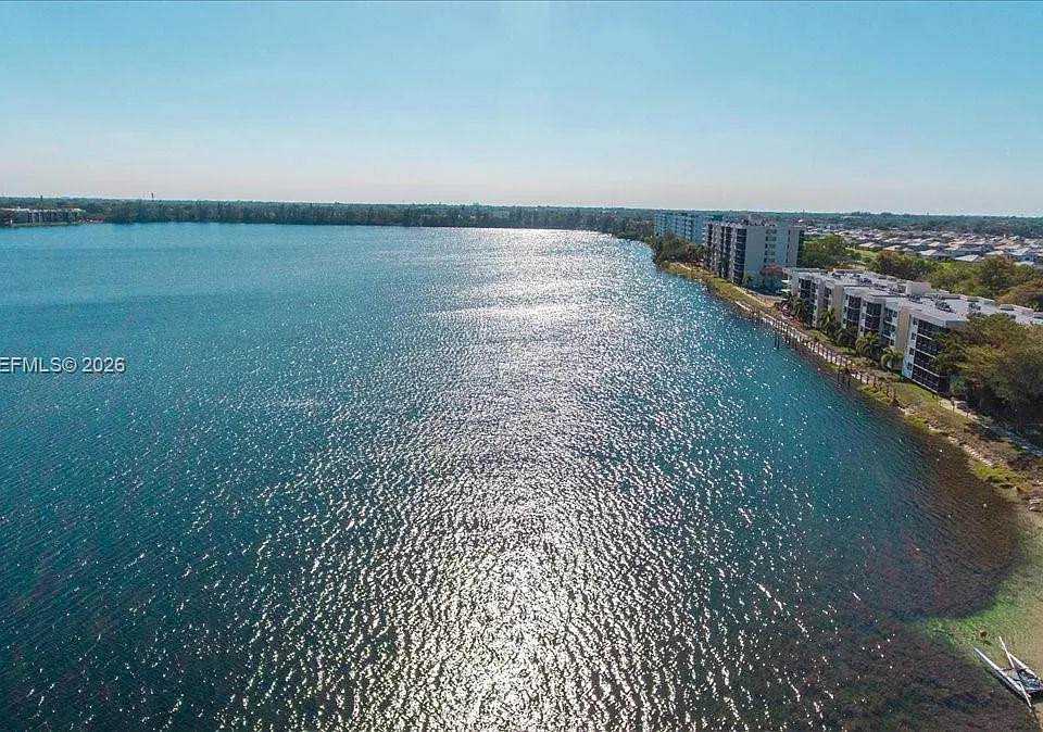 110 Lake Emerald Dr #403