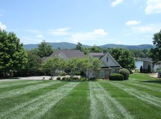 140 E View Cir, Penhook, VA 24137