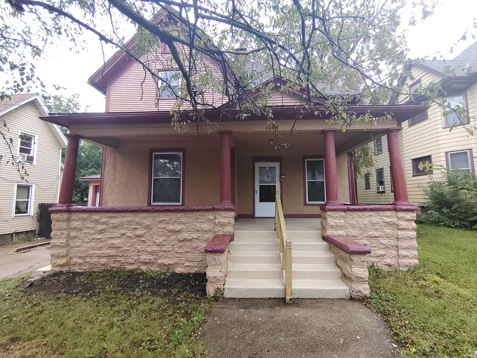 3 bed, 1232 sqft, $1,600 — Photo 1