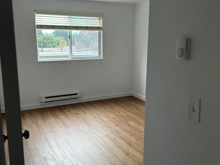 1811 E Reserve St #B10 — Photo 4