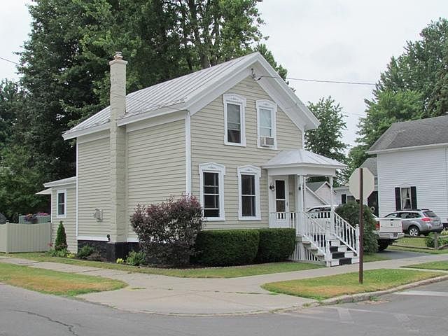 1st image of 823 Montgomery St