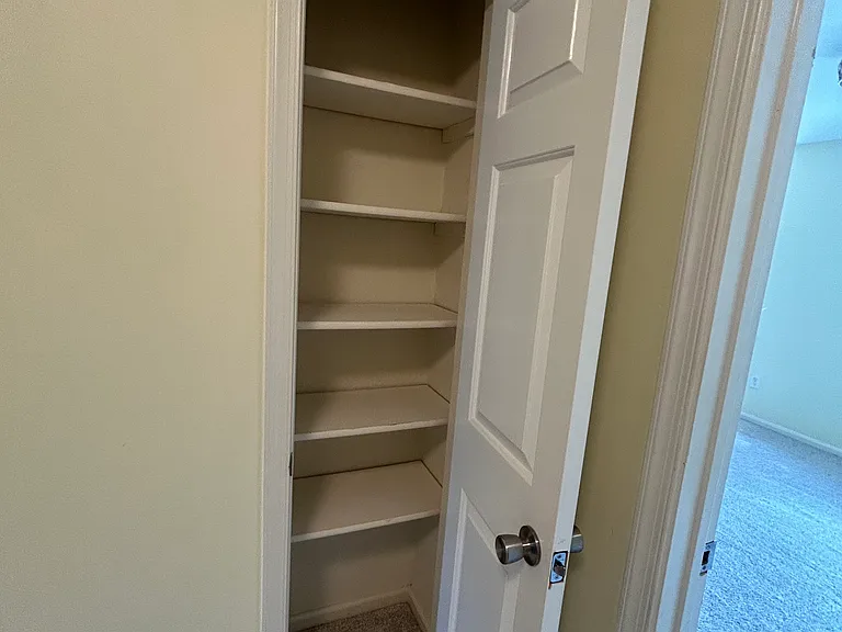 717 Westminster Ln — Photo 10