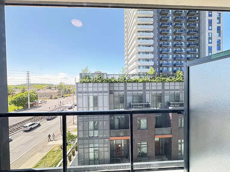 5105 Hurontario St #412 — Photo 24
