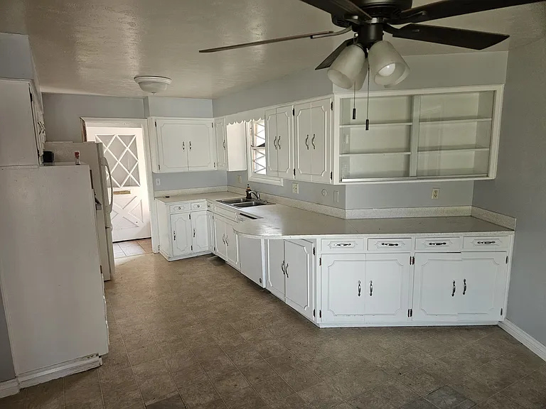 2125 Baltic Ave — Photo 3