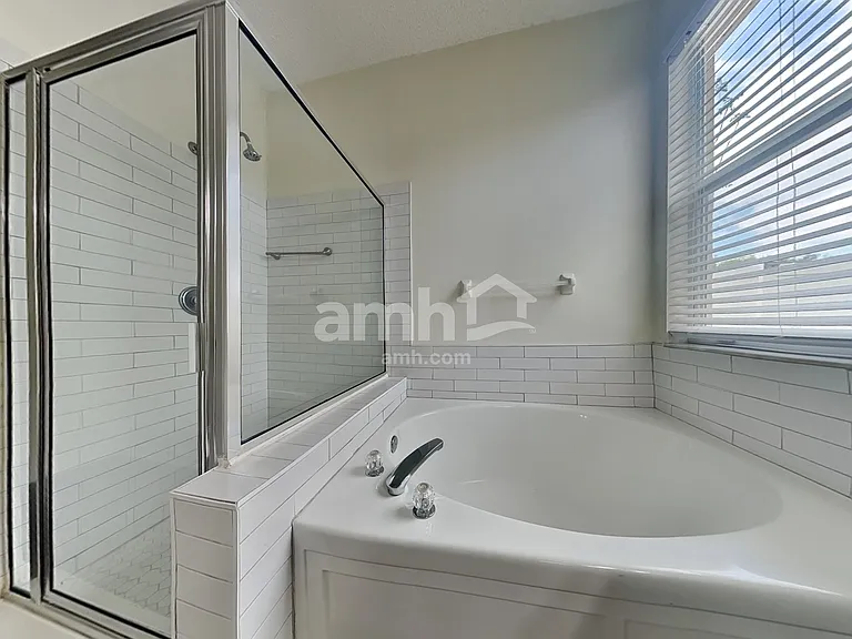18212 Holly Hills Way — Photo 11