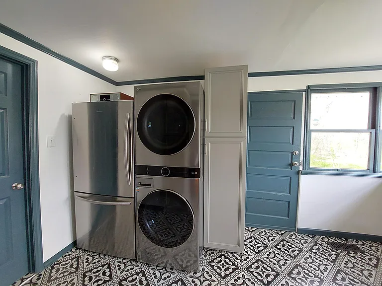 203 Riverside Dr — Photo 4