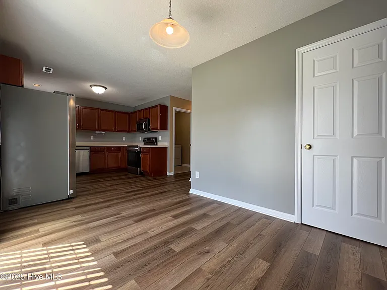 304 Mann St — Photo 10